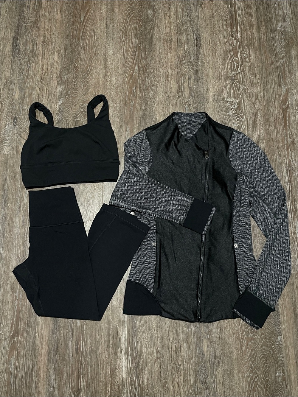 GUC Lululemon Matching Black /Gray Set. Size Tops 8, 6/ Bottom 4